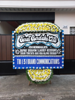 Papan Bunga Duka di Kampung Kandang